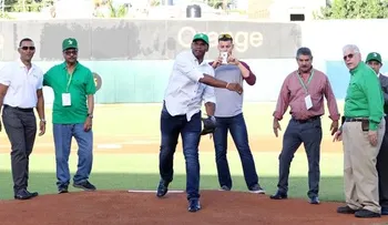 Estrellas blanquean a los Toros y ganan tercero en línea