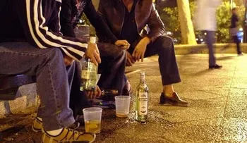 Descubren por qué se siente un mayor deseo de tomar alcohol por las noches 