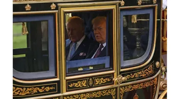Trump obsequia espada de Eisenhower a Carlos III