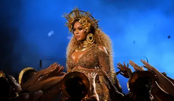 El más reciente lanzamiento de Beyoncé: cuatro becas universitarias