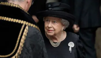 La reina Isabel II recibirá un aumento de sueldo del 78%, y ya tiene planes para invertirlo