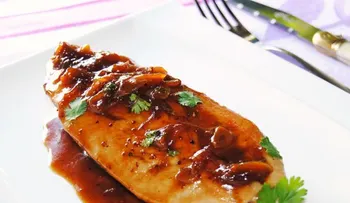 Pollo con salsa de mostaza, cerveza y miel, receta fácil de preparar