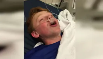 El gracioso despertar de un joven anestesiado se vuelve viral
