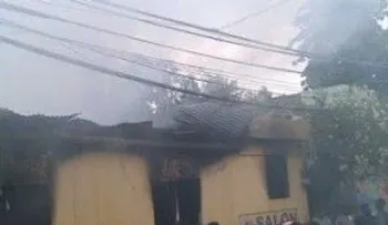 Fuego afectó cinco viviendas, y bomberos no tenían agua para apagarlo