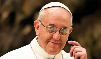 El papa Francisco lucía cansado, pero sonrío con frecuencia 