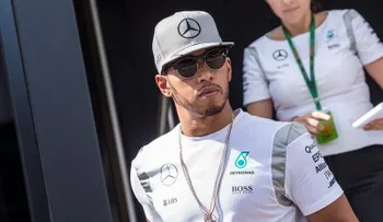 Hamilton: Llegar primero a la curva 1 es clave en Austria”