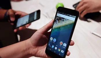 Google da una sorpresa y presenta su nuevo sistema operativo Androide
