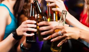  El alcohol ayuda a prevenir ataques cardíacos, según un nuevo descubrimiento 