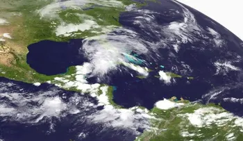 La tormenta "Andrea" se fortalece mientras avanza hacia la costa de Florida