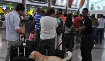 Perro de la Unidad Canina de la DNCD muerde mujer en el AILA