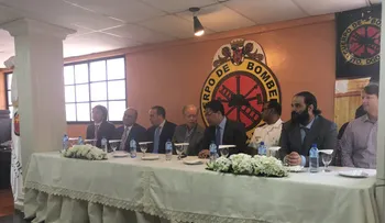 Alcaldía DN designa a varios empresarios como voluntarios de Cuerpo de Bomberos