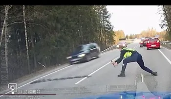 La Policía para un vehículo en fuga con un método impactante 
