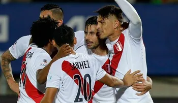 Perú gana con  gol de Pizarro ante Venezuela