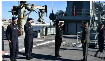 Ministro de Defensa visita base naval en Lisboa