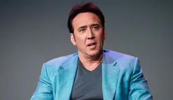 Nicolas Cage devuelve cráneo robado de Tiranosaurio a Mongolia