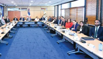Gobernador Valdez Albizu y ministro Magín Díaz se reúnen con misión del FMI para iniciar ?Staff Visit? con la República Dominicana