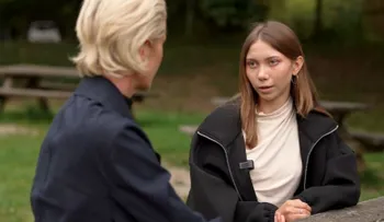 Masha Moskalyova, la niña rusa que dibujó contra la guerra, vive escondida en Francia cuatro años después