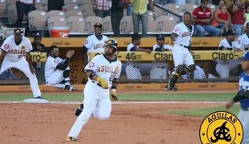 Aguilas derrotan Licey con buena ofensiva de Wilín Rosario 