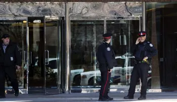 Canadá: Empleado apuñala a sus jefes mientras era despedido 