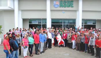 Alcaldía municipio SDO da la bienvenida a la Navidad