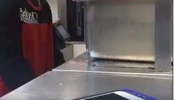 Restaurante despide empleados por polémico video
