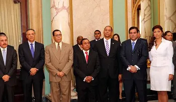 Presidente juramenta nuevos funcionarios
