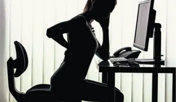 5 ejercicios combatir mala postura por la computadora