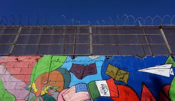 "Trabajo es trabajo", dice hispano que busca construir el muro entre México y EE.UU.