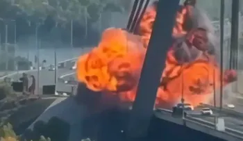 Video muestra drone ruso impactando el puente Pivnichnyi de Kiev con vehículos civiles en tránsito