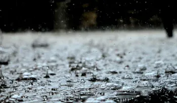 Indomet advierte lluvias fuertes y oleaje anormal este martes por vaguada
