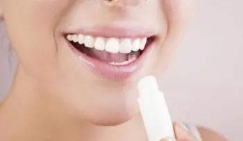 Por qué no deberíamos usar vaselina y otros cosméticos peligrosos