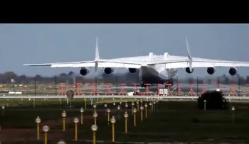 El gigante soviético: el avión más grande del mundo aterriza en Australia (VIDEO)