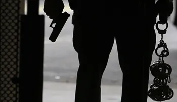 Video: Un policía de EE.UU. empuja a un discapacitado en silla de ruedas 