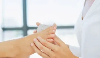 Cómo eliminar los callos en los pies 