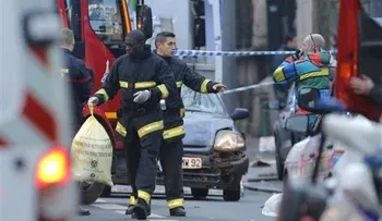 Hombre armado toma rehenes en mercado de París; reportan heridos