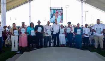Presidente Abinader entrega 2,289 títulos de propiedad a familias de Sabana Grande de Boyá