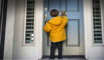 3 años después de muerto toca la puerta y dice "mama soy yo"