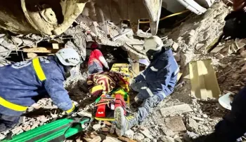 Rescatan a un niño en Turquía que duró 182 horas atrapado entre escombros