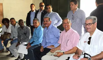 Danilo se reúne con productores de conejos y café de San Cristóbal