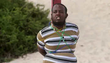 FOTOS: Fusilan en Somalia a un terrorista islámico que asesinó a cinco periodistas