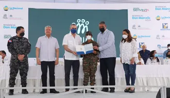 En Azua, presidente Abinader entrega 80 viviendas del Plan Familia Feliz