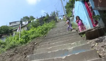 Un hogar debajo de un puente: la realidad de las viviendas informales en Guatemala