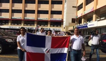 Realizan marcha por Día del Defensor del Pueblo