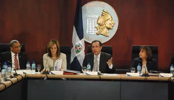 Gobernador Valdez Albizu informa economía dominicana creció 7.5% en julio