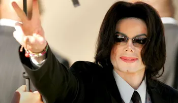 Hallan colección repugnantes de pornografía infantil en el rancho de Michael Jackson 