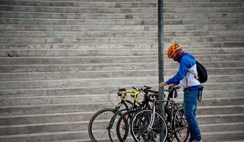 Ciclistas en Chile no podrán circular por la vereda a partir de noviembre
