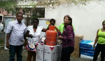 Ayudan a afectados por inundaciones en Herrera