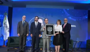 Foro Económico El Dinero reconoce al Gobernador BCRD, Valdez Albizu