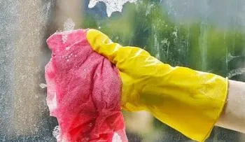  10 preparados caseros para limpiar vidrios 