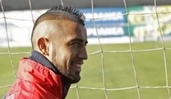 Tribunal quita licencia de conducir a jugador Arturo Vidal tras chocar borracho